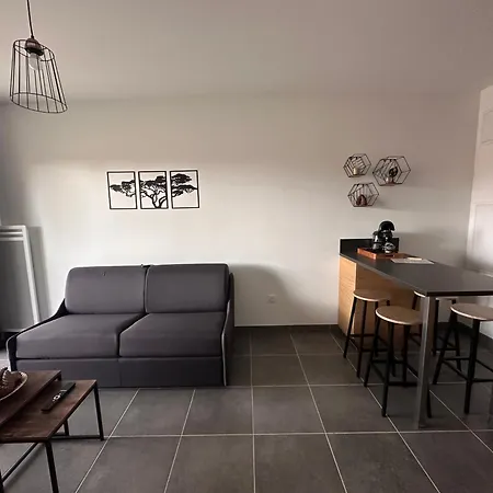 à 500m De La - L ébène -