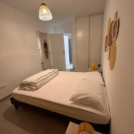 à 500m De La - L ébène -