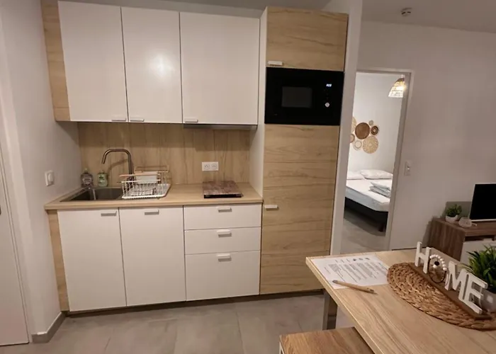 à 500m De La - L ébène - *