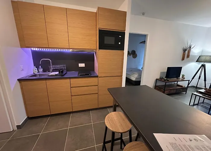 à 500m De La - L ébène -